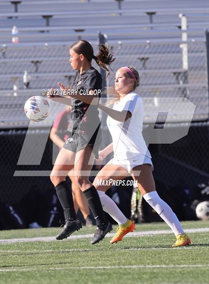 Thumbnail 1 in Farmington vs. Lone Peak (UHSAA 6A Semifinal) photogallery.