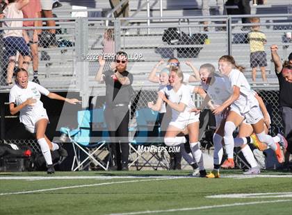 Thumbnail 3 in Farmington vs. Lone Peak (UHSAA 6A Semifinal) photogallery.