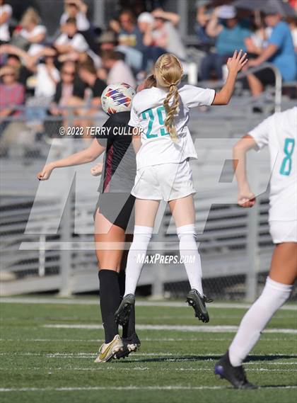 Thumbnail 2 in Farmington vs. Lone Peak (UHSAA 6A Semifinal) photogallery.