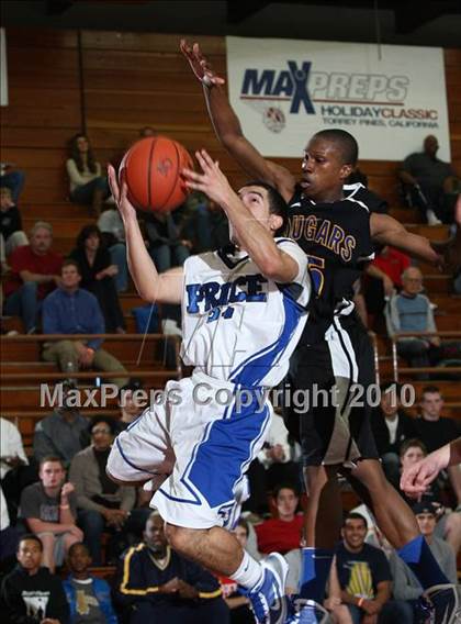 Thumbnail 3 in Price vs. Newark Memorial (MaxPreps Holiday Classic) photogallery.