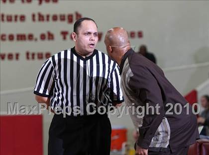 Thumbnail 2 in Price vs. Newark Memorial (MaxPreps Holiday Classic) photogallery.