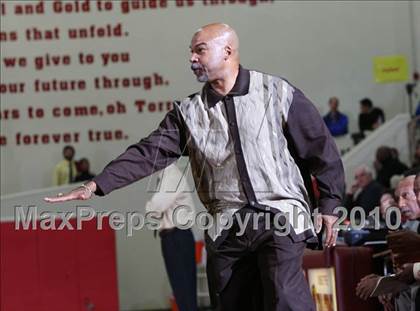 Thumbnail 1 in Price vs. Newark Memorial (MaxPreps Holiday Classic) photogallery.
