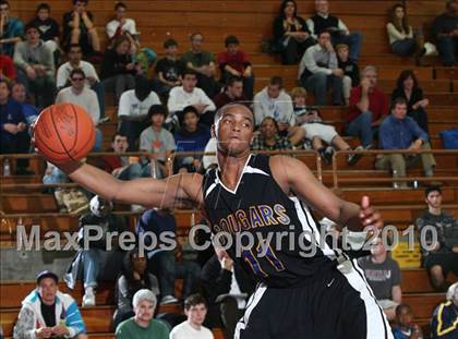 Thumbnail 2 in Price vs. Newark Memorial (MaxPreps Holiday Classic) photogallery.