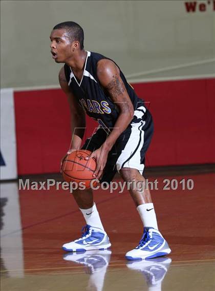 Thumbnail 2 in Price vs. Newark Memorial (MaxPreps Holiday Classic) photogallery.