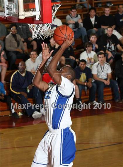 Thumbnail 1 in Price vs. Newark Memorial (MaxPreps Holiday Classic) photogallery.