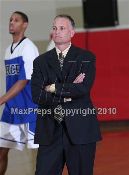 Thumbnail 1 in Price vs. Newark Memorial (MaxPreps Holiday Classic) photogallery.