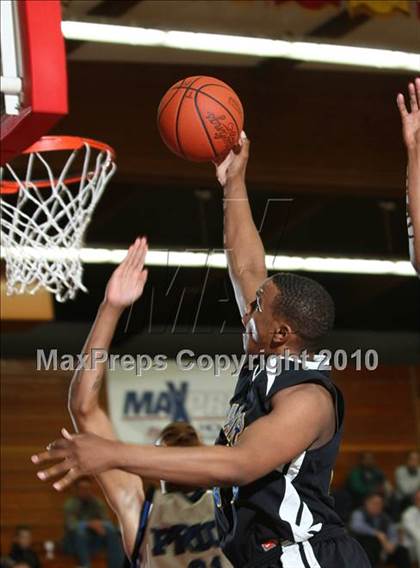 Thumbnail 2 in Price vs. Newark Memorial (MaxPreps Holiday Classic) photogallery.