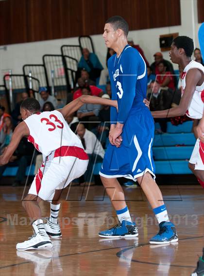 Thumbnail 1 in Garinger @ Olympic (NCHSAA 4A Playoff)  photogallery.