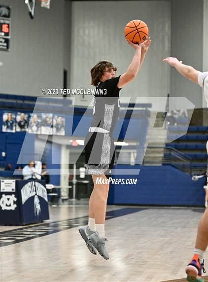 Thumbnail 1 in Perryville vs Dover (AAA 3A-5 district first round) photogallery.