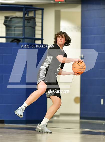 Thumbnail 2 in Perryville vs Dover (AAA 3A-5 district first round) photogallery.