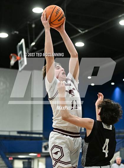 Thumbnail 1 in Perryville vs Dover (AAA 3A-5 district first round) photogallery.