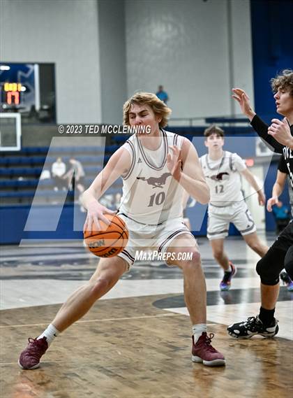 Thumbnail 2 in Perryville vs Dover (AAA 3A-5 district first round) photogallery.