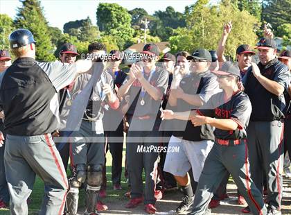 Thumbnail 2 in Arroyo vs. Casa Grande (CIF NCS D2 Final) photogallery.