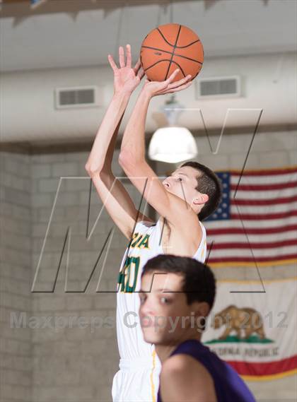 Thumbnail 3 in Spanish Springs vs Brea Olinda (Torrey Pines Holiday Classic) photogallery.