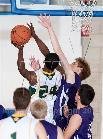 Thumbnail 2 in Spanish Springs vs Brea Olinda (Torrey Pines Holiday Classic) photogallery.