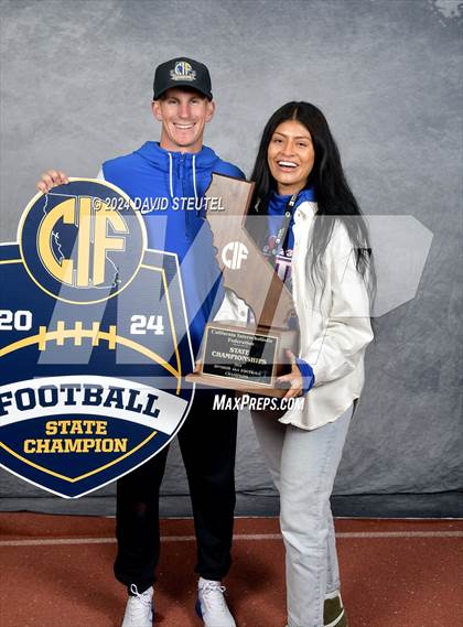 Thumbnail 1 in St. Vincent de Paul (CIF State Div. 4-AA Awards) photogallery.