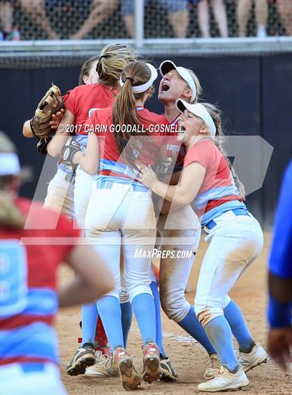 Thumbnail 2 in Whiteville vs. North Stanly (NCHSAA 1A Final, Game 3) photogallery.
