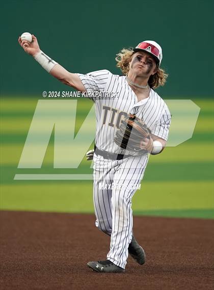Thumbnail 1 in Malakoff vs Grandview (UIL Bi-District Playoff) photogallery.