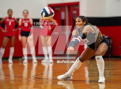 Thumbnail 3 in Clark vs. Lake Travis photogallery.