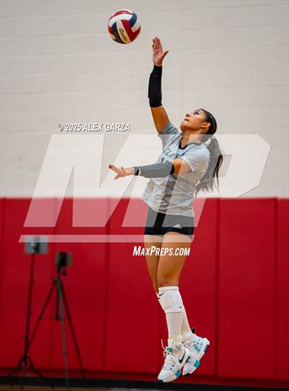 Thumbnail 3 in Clark vs. Lake Travis photogallery.