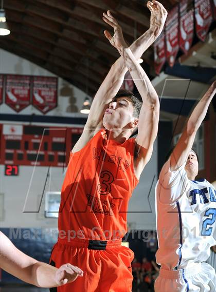 Thumbnail 2 in San Marino vs. Beverly Hills  (Lancer Hoops Classic Showcase) photogallery.