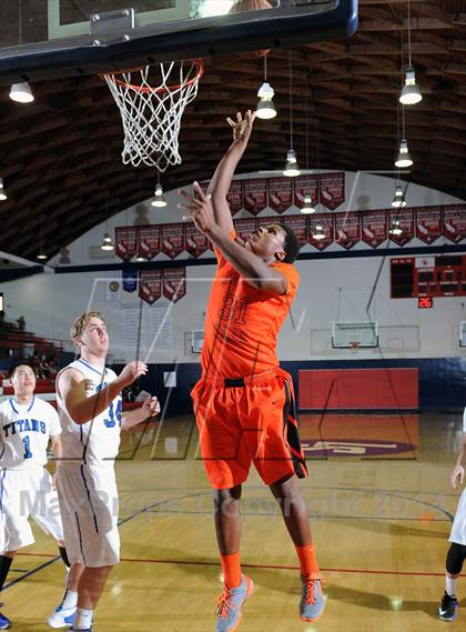 Thumbnail 2 in San Marino vs. Beverly Hills  (Lancer Hoops Classic Showcase) photogallery.