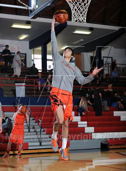 Thumbnail 2 in San Marino vs. Beverly Hills  (Lancer Hoops Classic Showcase) photogallery.