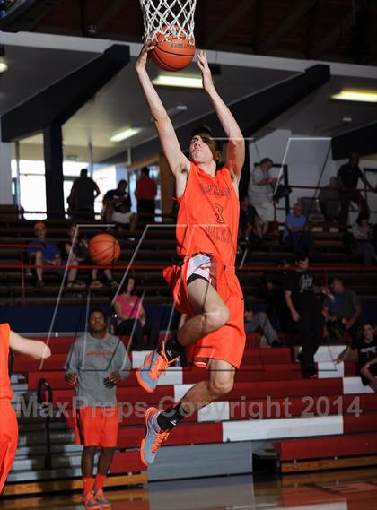 Thumbnail 3 in San Marino vs. Beverly Hills  (Lancer Hoops Classic Showcase) photogallery.