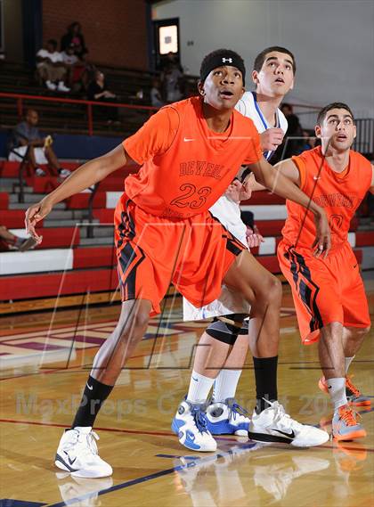 Thumbnail 3 in San Marino vs. Beverly Hills  (Lancer Hoops Classic Showcase) photogallery.