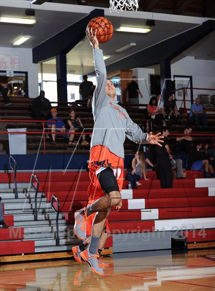 Thumbnail 1 in San Marino vs. Beverly Hills  (Lancer Hoops Classic Showcase) photogallery.