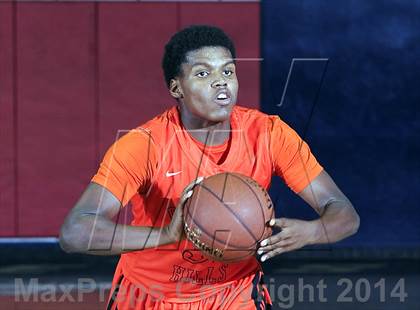 Thumbnail 3 in San Marino vs. Beverly Hills  (Lancer Hoops Classic Showcase) photogallery.