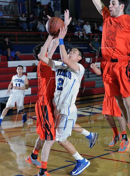 Thumbnail 3 in San Marino vs. Beverly Hills  (Lancer Hoops Classic Showcase) photogallery.