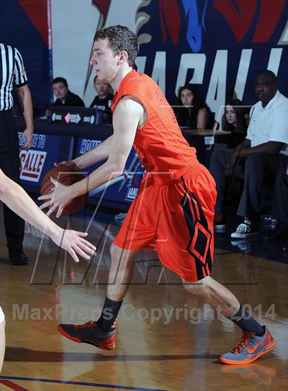 Thumbnail 1 in San Marino vs. Beverly Hills  (Lancer Hoops Classic Showcase) photogallery.