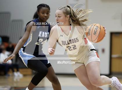 Thumbnail 3 in Belleville East @ Waterloo photogallery.