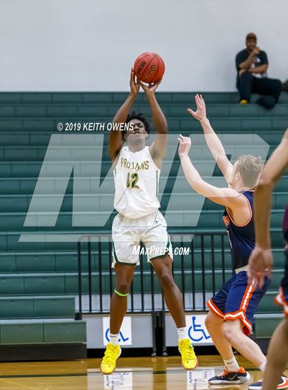 Thumbnail 2 in McKinney North vs Newman Smith (CFB Classic) photogallery.