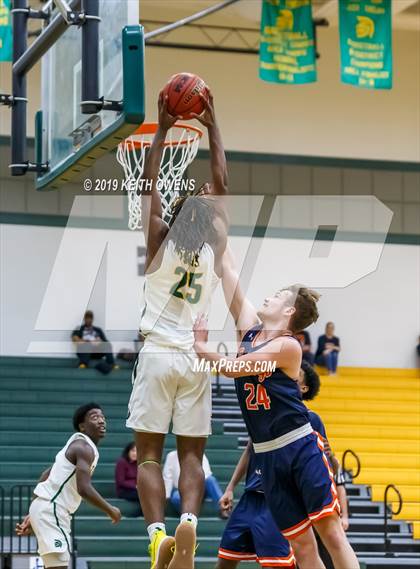 Thumbnail 2 in McKinney North vs Newman Smith (CFB Classic) photogallery.