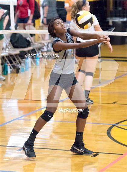 Thumbnail 2 in Hixson vs Notre Dame photogallery.