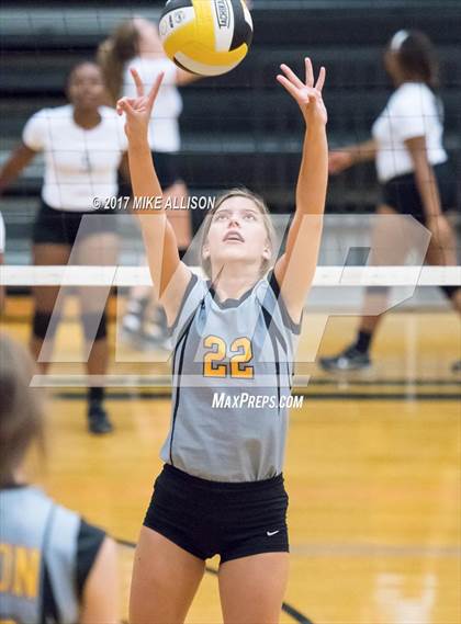 Thumbnail 3 in Hixson vs Notre Dame photogallery.