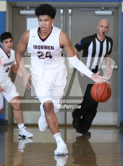 Thumbnail 2 in Pinewood Prep vs Don Bosco Prep (Rotary Roundball Classic) photogallery.
