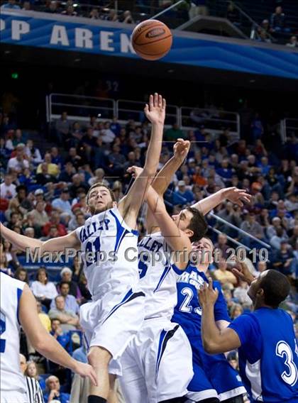 Thumbnail 2 in Mason County vs. Shelby Valley (KHSAA Sweet 16 Semifinal) photogallery.