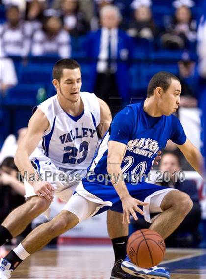Thumbnail 1 in Mason County vs. Shelby Valley (KHSAA Sweet 16 Semifinal) photogallery.