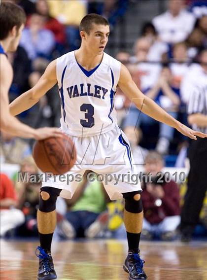 Thumbnail 3 in Mason County vs. Shelby Valley (KHSAA Sweet 16 Semifinal) photogallery.