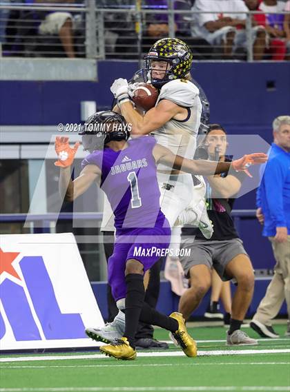 Thumbnail 3 in Stephenville vs. LBJ Austin (UIL Football 4A D1 Finals) photogallery.