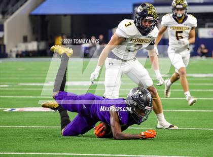 Thumbnail 3 in Stephenville vs. LBJ Austin (UIL Football 4A D1 Finals) photogallery.