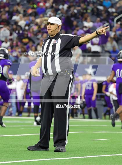 Thumbnail 3 in Stephenville vs. LBJ Austin (UIL Football 4A D1 Finals) photogallery.