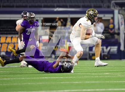 Thumbnail 2 in Stephenville vs. LBJ Austin (UIL Football 4A D1 Finals) photogallery.