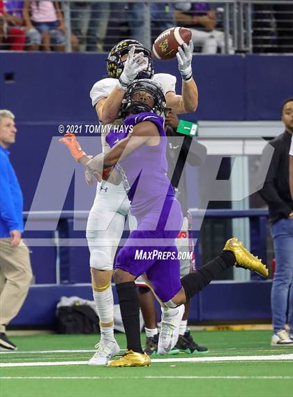 Thumbnail 2 in Stephenville vs. LBJ Austin (UIL Football 4A D1 Finals) photogallery.