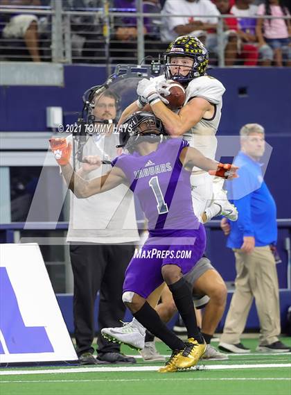 Thumbnail 1 in Stephenville vs. LBJ Austin (UIL Football 4A D1 Finals) photogallery.