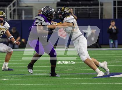 Thumbnail 3 in Stephenville vs. LBJ Austin (UIL Football 4A D1 Finals) photogallery.