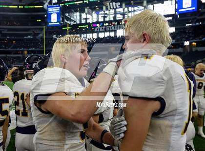 Thumbnail 3 in Stephenville vs. LBJ Austin (UIL Football 4A D1 Finals) photogallery.